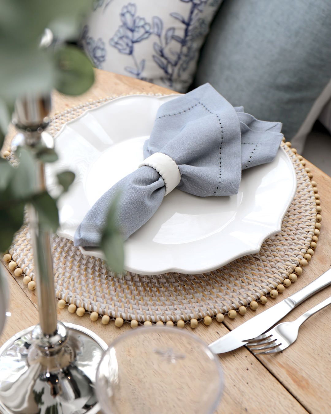 French Knot Dining & Tableware