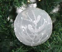 Set 2 Frosted Mistletoe Glass Tree Decorations