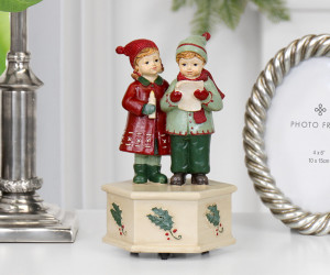 Traditional Carol Singers Music Box