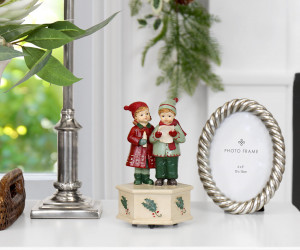 Traditional Carol Singers Music Box