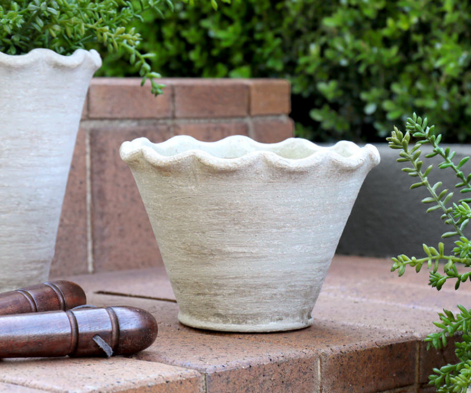 Small Taper Penshurst Wave Plant Pot