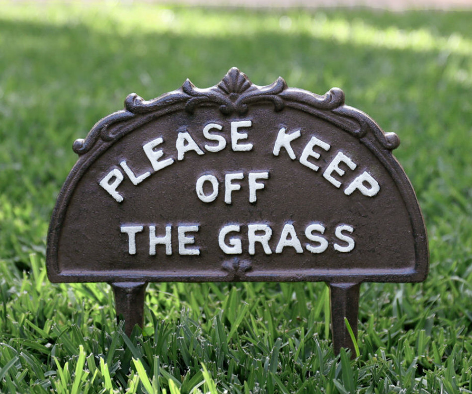 Keep Off the Grass Lawn Sign - Cast Iron