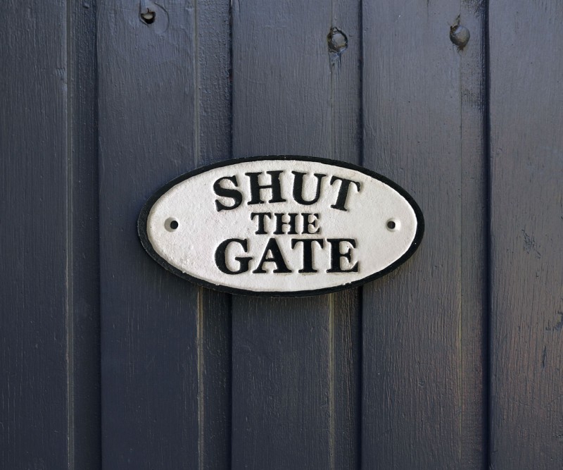 Shut The Gate Cast Iron Sign - White - Home Decor - Garden And Outdoor 