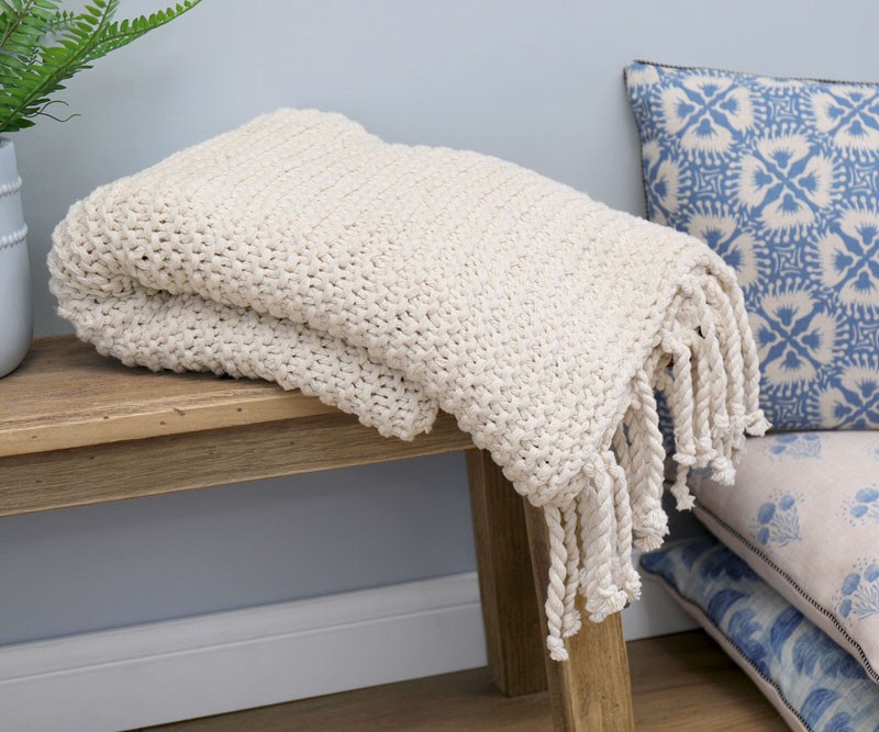 Leon Cream Chunky Knit Throw with Tassels