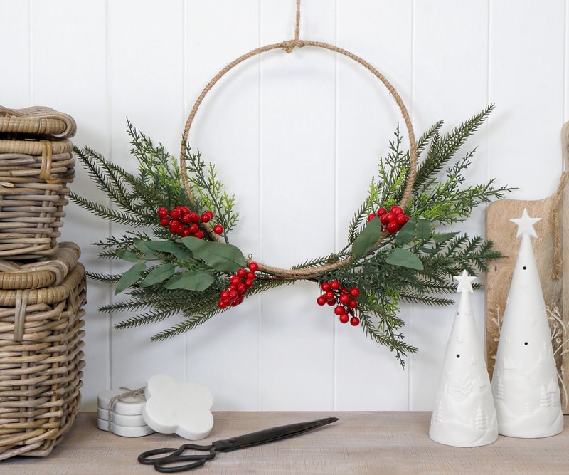 Christmas door wreaths and Christmas garlands online